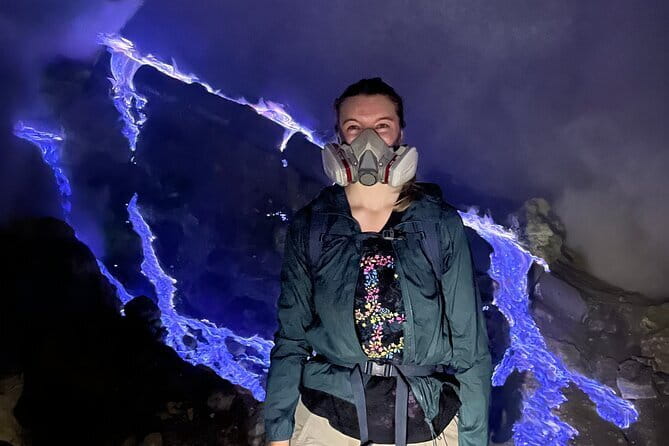 2D1N Ijen Blue Fire and Mount Bromo Sunrise Tour from Bali - Ijen crater: blue flames, sulfur smells, and the gear you get