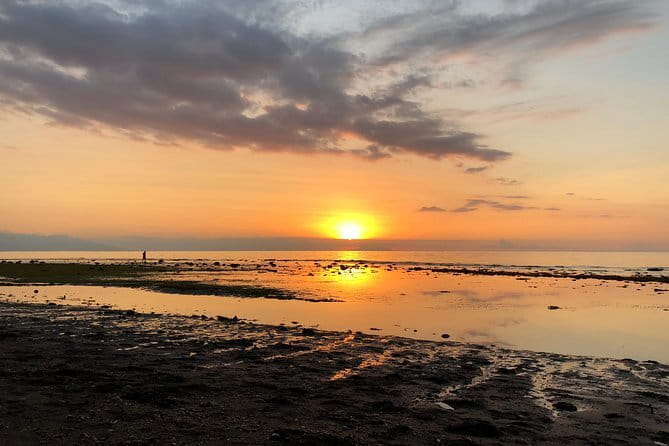 3-Day Private Sightseeing Tour of Bali with Hotel Pickup - Day 2: Taman Ayun Moat Temple, Lake Bratan Water Temple, and Tanah Lot at Golden Hour