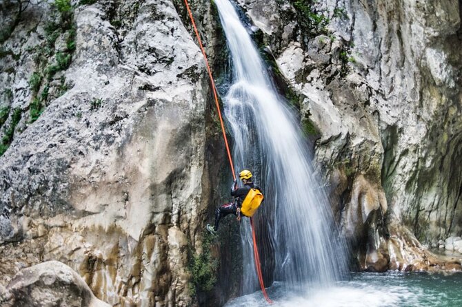 3Hrs Intermediate Canyoning in North Bali (Pickup, Lunch & GoPro) - GoPro photos and video: how you keep the memory without becoming a videographer