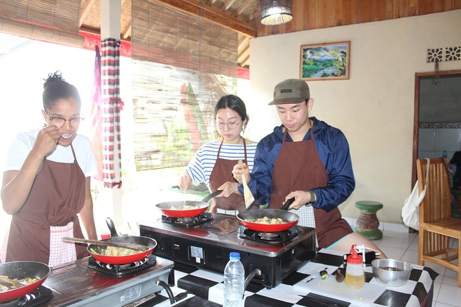 Afternoon Cooking Class & Making Bali Offering with Dinner - Ingredient shopping: what to expect for the afternoon (and what’s not included)