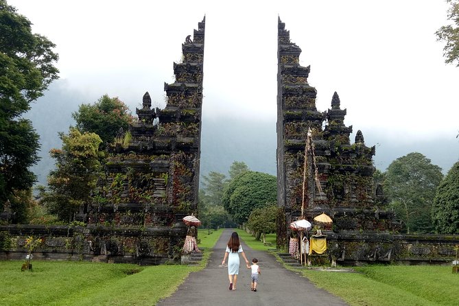 All Inclusive Sekumpul Waterfall Trekking , Handara Gate & Temple - Handara Iconic Gate Photos: Fast Stop, Big Payoff