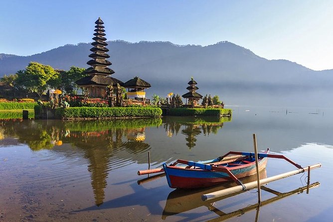 All Inclusive Sekumpul Waterfall Trekking , Handara Gate & Temple - Ulun Danu Beratan Temple: Lake Views With Built-In Calm
