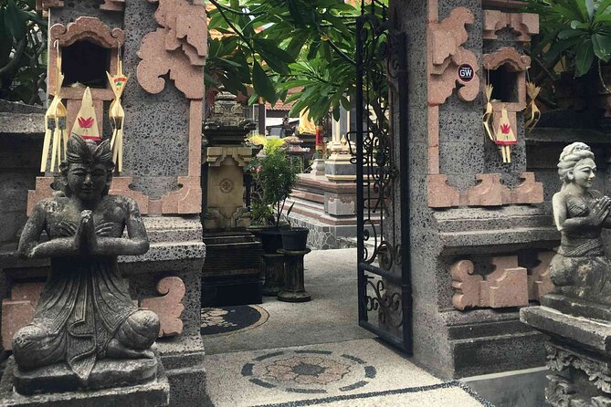 Backlanes and Hidden Sites: A Self-Guided Audio Tour in Seminyak - Seminyak Flea market: how to bargain without getting stressed