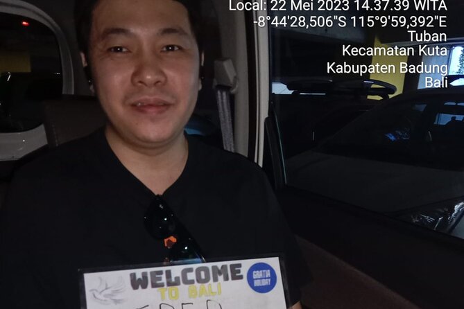 Bali Airport Transfer Private - A driver who doubles as a casual guide