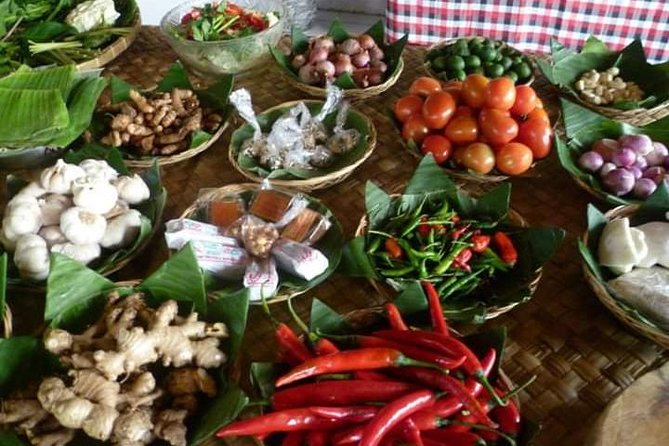 Bali Amazing Cooking Class - A Ubud cooking class that starts before the stove