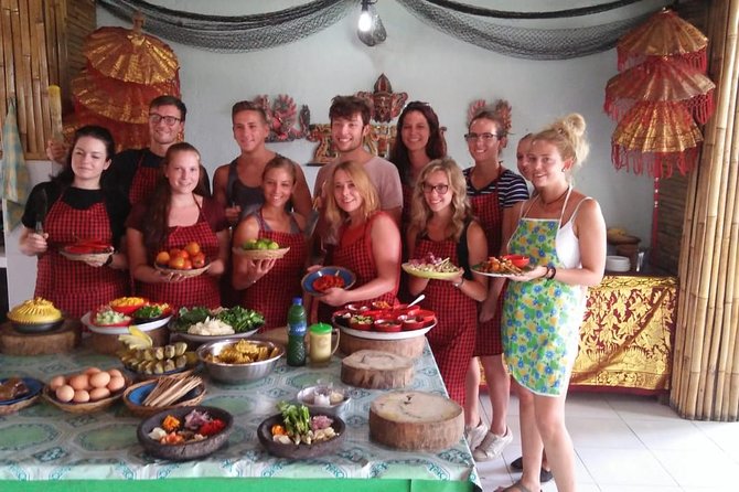 Bali Amazing Cooking Class - Inside the Balinese house: tools, welcome, and a culture moment