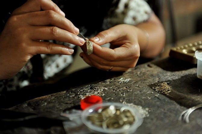Bali Art Shopping and Culture Tour - Stop 2: Celuk for Gold and Silver Work on Jalan Raya Celuk