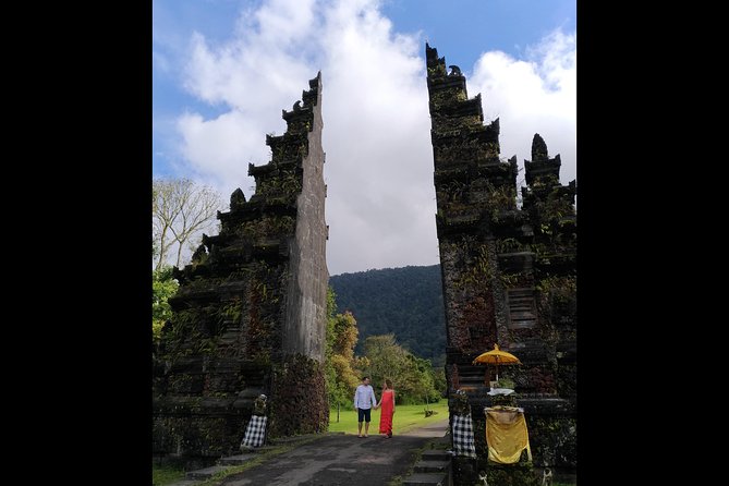 Bali Beautiful Insta with Real Bali Swing - Stop 1: Handara Iconic Gate and the Mountain Backdrop