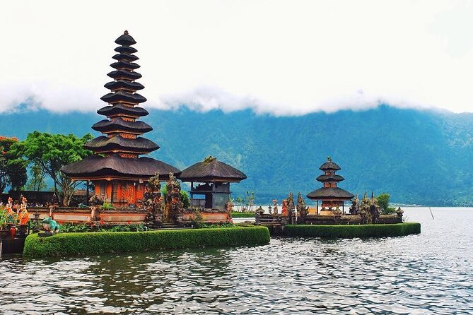 Bali: Bedugul Lake Temple, Banyumala Waterfall, UNESCO Rice Field - Ulun Danu Beratan Temple: the Lake Beratan setting that makes it click