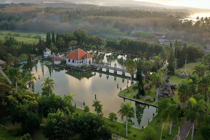 Bali Car-Charter: The Gates of Heaven Bali Tour - Stop 1: Lempuyang Temple and the smart way to handle the climb