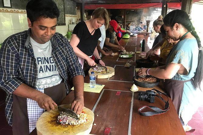 Bali Cooking Class Experience with All Inclusive - Sacred Monkey Forest Sanctuary: seeing long-tailed macaques with guidance