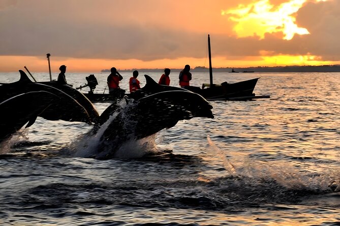Bali Dolphin Watching Sunrise Tour in Lovina Beach - Pasar Candi Kuning fruit market: a real taste of Bedugul life
