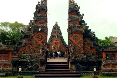Bali Full Day Tour – Ubud and Batur Volcano - Ubud time at Puri Saren: dance traditions and the palace courtyard connection