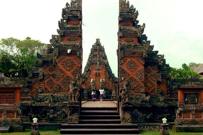 Bali Full Day Tour – Ubud and Batur Volcano - Ubud time at Puri Saren: dance traditions and the palace courtyard connection