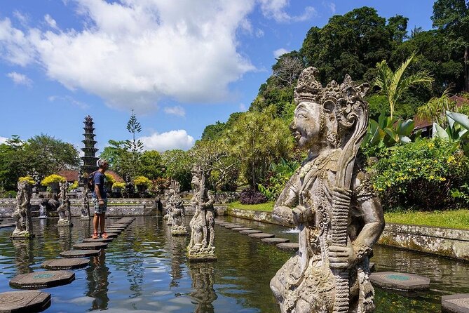 Bali Gate of Heaven Temple, Waterfall, Water Palace & Swing - The early-morning strategy for Gate of Heaven photos