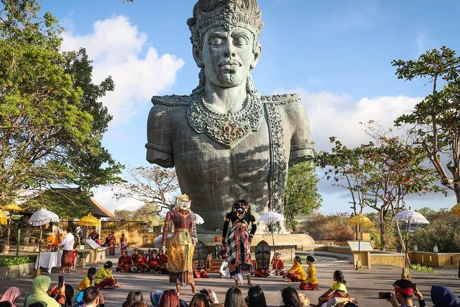 Bali Half-Day Uluwatu Temple Sunset, Kecak Dance, Dinner - Stop 1: Dreamland Beach for a quick ocean reset