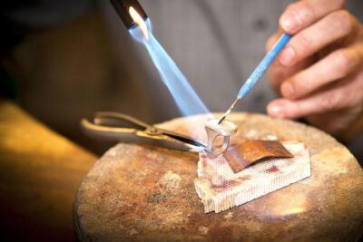 Bali Highlights Private Tour with Elephant Cave and Rice Field - Mas Carving Center in Ubud: short stop, strong culture signal