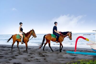 Bali Horse Riding in Saba Bay for 1 Hour with Pick Up Service - Meeting your guides, getting briefed, and being safe on a beach