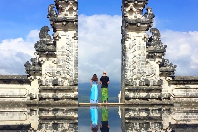 Bali Instagram Tour: Lempuyang Temple, Tirta Gangga and Tukad Cepung Waterfall - Stop 1: Lempuyang Temple and the Gates of Heaven view