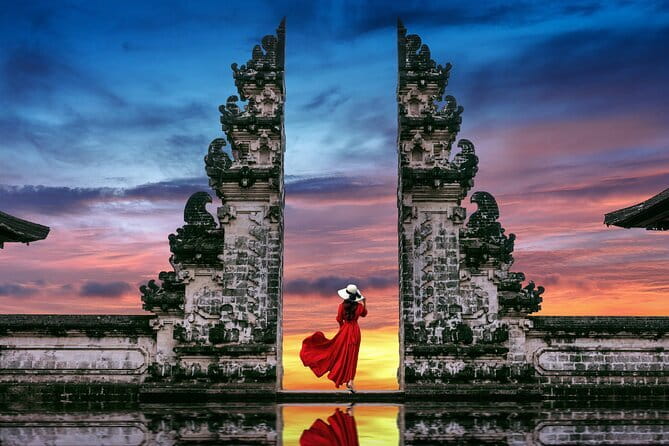BALI INSTAGRAM TOURS; Heaven Gate, Tirta Gangga, Tukad Cepung waterfall - Tukad Cepung Waterfall: the cave walk and why the light matters