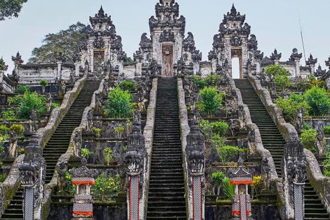Bali : Instagrams Tour Lempuyang Temple, Tirta Gangga- Tukad Cepung , Tibumana Waterfall - Tirta Gangga water palace: a short stop with big payoff