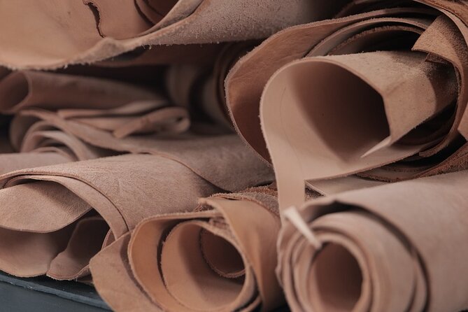 Bali Leather Craft Workshop - 6 hours ( canggu / seminyak) - Preparing for stitching: making leather easier to work