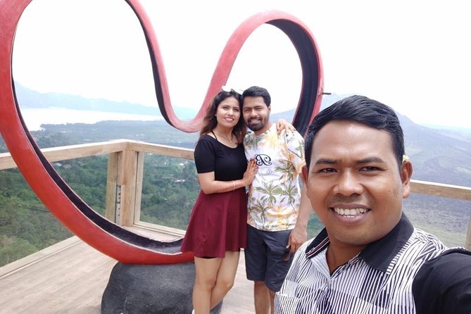 Bali Private 3 Days Tour Package Highlight - Day 2: Tanah Lot at Sunset, Then Wanagiri Hidden Hills