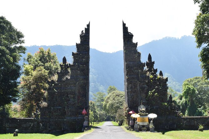 Bali Private Car Charter with English Speaking Driver - Ujung Water Palace, Uluwatu Temple, and Kecak Fire Dance: finishing with culture and sea views