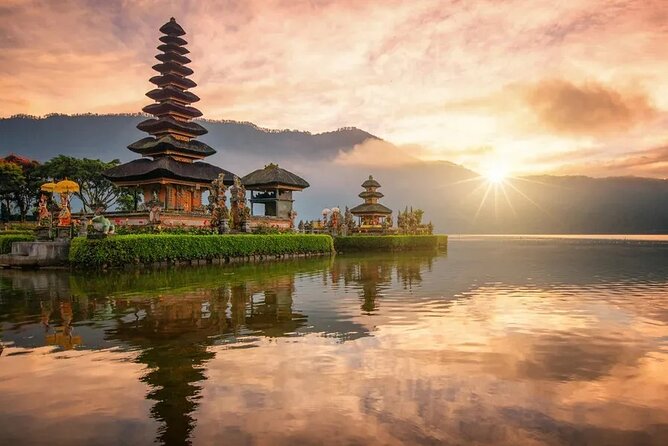 Bali Private Tour: Handara Iconic Gate, Watefall and Temple - The driver makes the day: photo help, timing, and calm pacing