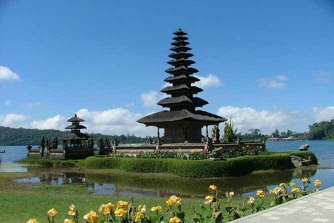 Bali Private Tour: Ulun danu Temple, Iconic Handara Gate & Tanah lot sunset. - A temple-and-sunset day from Ubud with a private driver