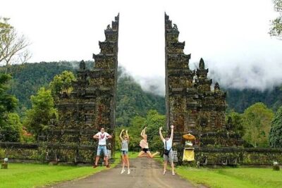 Bali Private Tour: Ulun danu Temple, Iconic Handara Gate & Tanah lot sunset. - How the day flows: Handara Gate to Ulun Danu to Tanah Lot
