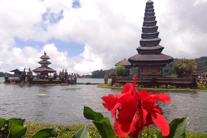 Bali Private Tour: Ulun danu Temple, Iconic Handara Gate & Tanah lot sunset. - Tanah Lot sunset: how to enjoy it without losing your cool