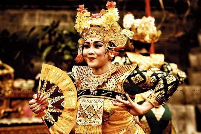 Bali Private Tour: Waterfall, Monkey forest and Tanah lot sunset - Batuan Temple: a culture stop that helps your eyes understand what you’re seeing