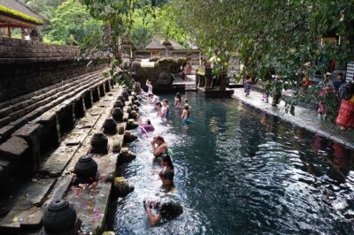 Bali Purification Ritual - Dress-up and the prayer for permission before the springs