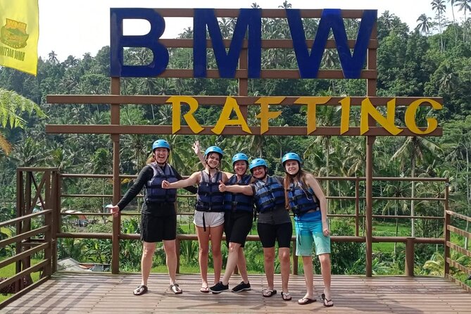 Bali Rafting Adventure + East Bali Tour - Buffet lunch, shower, and towel: the post-rafting comfort upgrade