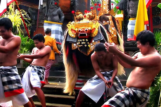 Bali Sekumpul with Fiji Waterfall & Bedugul Temple (Private Tour) - Ulun Danu Bratan Temple: the calm, iconic counterpoint
