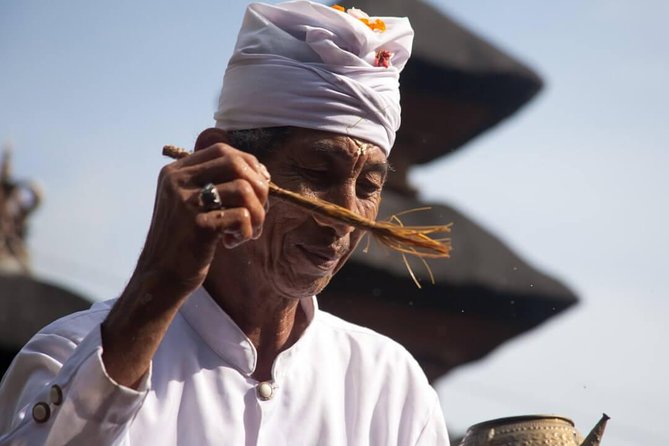 Bali Shaman,Palm Reading,& Spiritual - Palm reading with a traditional healer: what you’re actually paying for