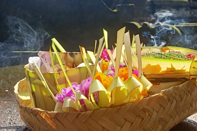 Bali Spiritual Soul Retreat Cleansing and Mantra Healing - Mantra meditation and the Tridatu bracelet: what you keep with you
