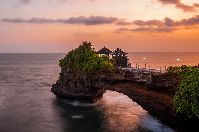 Bali Tana Lot Half day Sunset - The guide effect: why patience and good storytelling matter