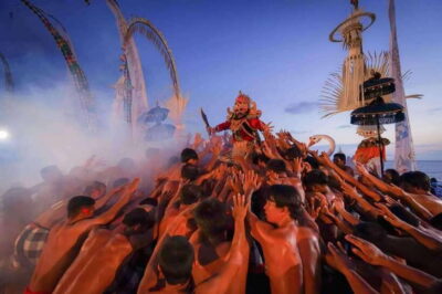Bali: Tanah Lot Temple Sunset Kecak & Fire Dance Show Ticket - Check-in, getting seated, and the best way to prepare