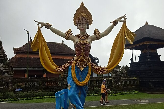 Bali Tanah Lot, Ulun Danu Beratan & Jatiluwih Rice Terrace - Stop 2: Ulun Danu Beratan Temple on the lake edge