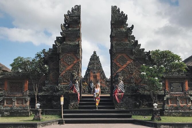 Bali Ubud private Tour with Ubud Bali Driver - FREE WIFI - Stop 2: Puseh Batuan Temple and local art in a real village setting