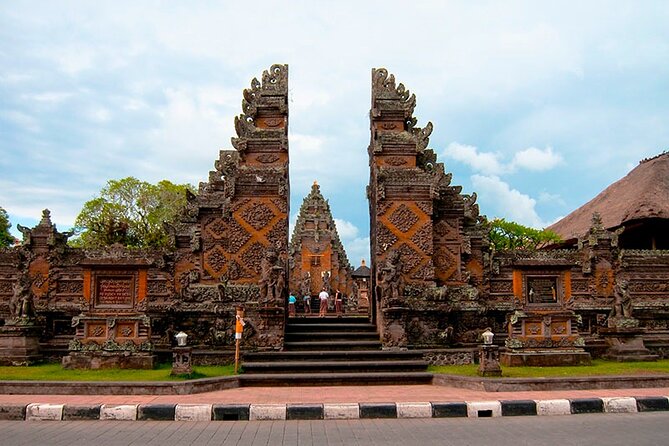 Bali Ubud Tour: Monkey Forest, Waterfall & Rice Terrace - Ubud Art Market: a focused one-hour browse for gifts