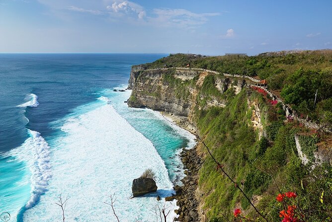 Bali: Uluwatu Kecak Dance Show, Bali Temple, and Lobster Dinner - Who should book this Uluwatu Temple, kecak, and Jimbaran dinner tour?