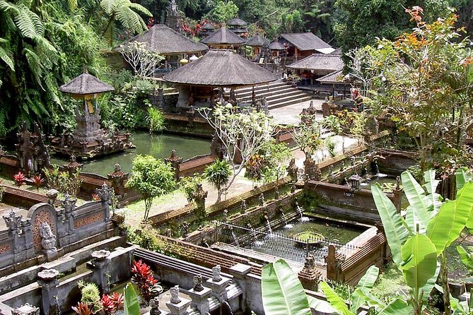 Bali Volcano & Ubud Day Tour – Temples, Rice Terraces & Lunch - Buffet lunch at Penelokan: eating with volcano views