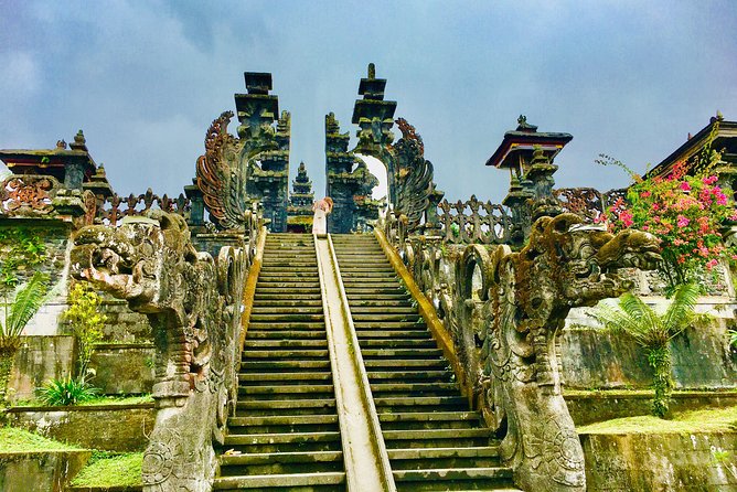 Bali Waterfalls and Temples Tour - Lunch at Ristorante Lereng Agung: a valley view break
