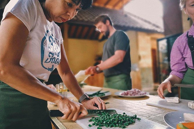 Balinese Cooking class with traditional morning market visit - Choosing Ingredients at the Traditional Morning Market