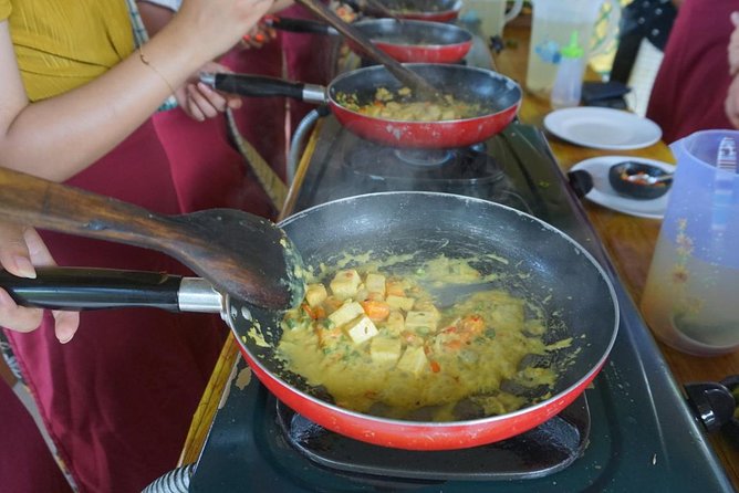 Balinese Traditional Food Cooking Class with Ubud Monkey Forest and SPA - Ubud Monkey Forest: What to Expect in the Long-Tail Macaque Sanctuary