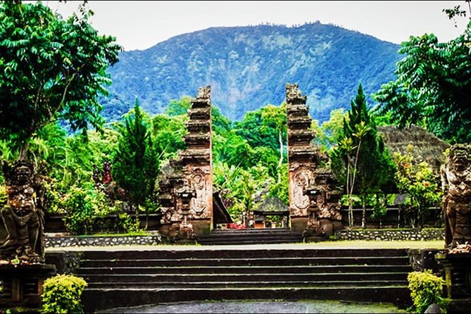 Beauty Of West Bali Tour (Private and All Inclusive) - Stop 3: Ulun Danu Bratan Temple by the lake