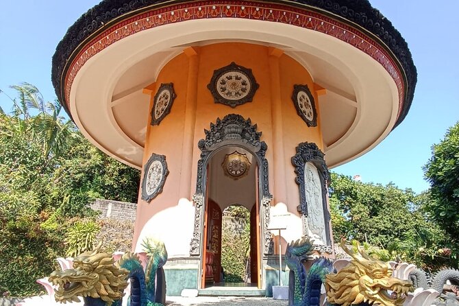 Brahmavihara Arama Banjar Hot Spring Ulundanu Bratan Private Tour - Stop 4: Handara Iconic Gate photo stop (Wanagiri Hills backdrop)
